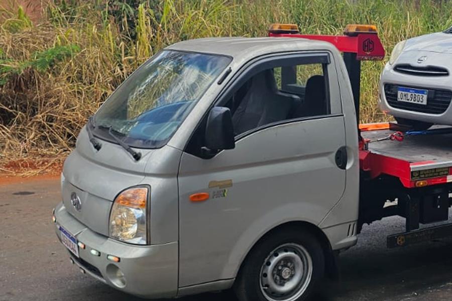 Cabine do guincho de plataforma da 3L Autosocorro pronto para atendimento em Goiânia